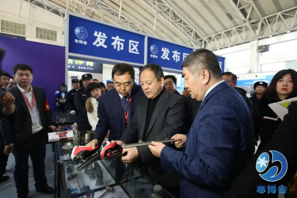 哈尔滨市长孙喆：打造冰雪服饰器材品牌发布地 推动冰雪产业发展(图3)